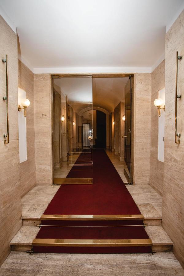 Delfini Trevi House Hotel Rome Exterior photo