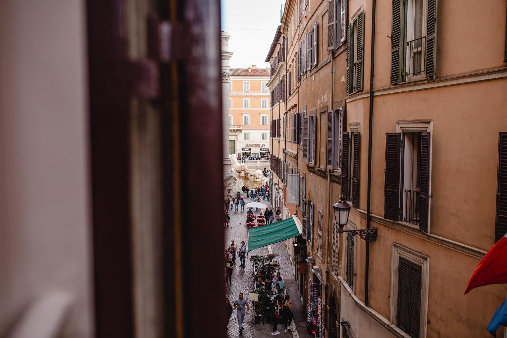 Delfini Trevi House Hotel Rome Exterior photo